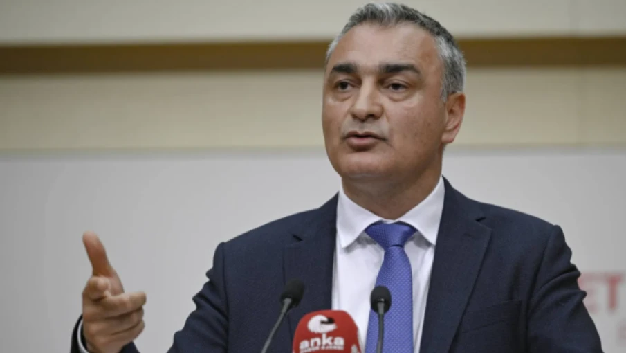 CHP'de Kriz Derinleşiyor: Parti Meclisi İstifalara Rağmen Toplanacak