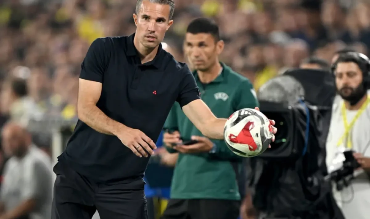 Fenerbahçe Feyenoord’u 5-2 Yendi, Hollanda Basını Çıldırdı: “Baş Belası, İşi Berbat Etti”