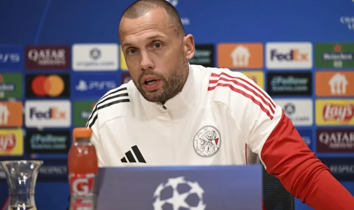John Heitinga, Victor Osimhen’i “Dünyaca Ünlü İki Eski Oyuncuyla” Karşılaştırdı